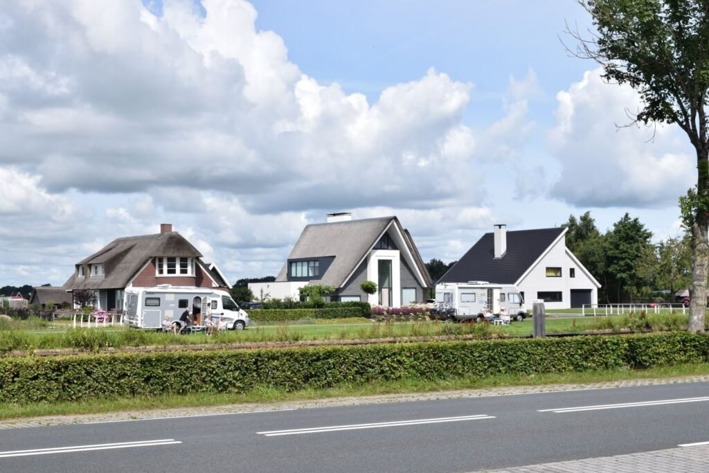 Wonen in Koedijk, aan het kanaal en tegen de polder